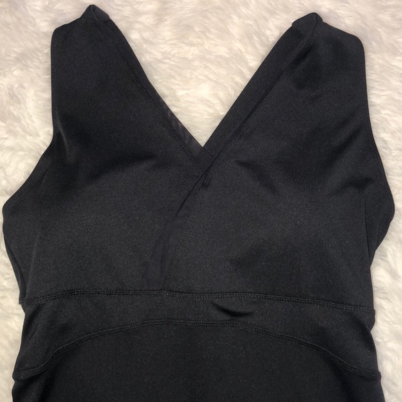 Black sports tank top 🖤 - Picture 2 of 7